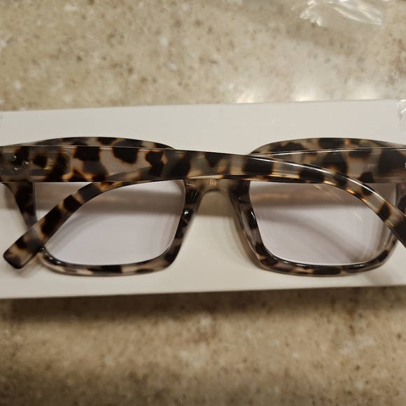 EUC Women’s Oversized Retro Tortoise Square +1.5 reading glasses - Picture 2 of 4